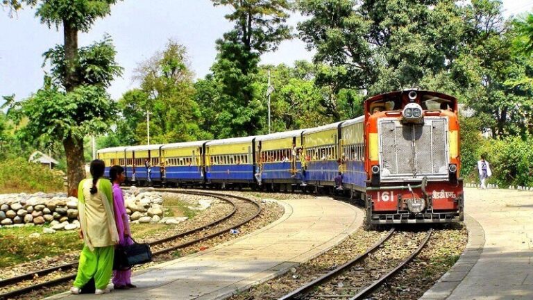 These Are India's Most Beautiful And Scenic Toy Train Journeys